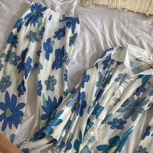 Floral Blue and White Women's Top
